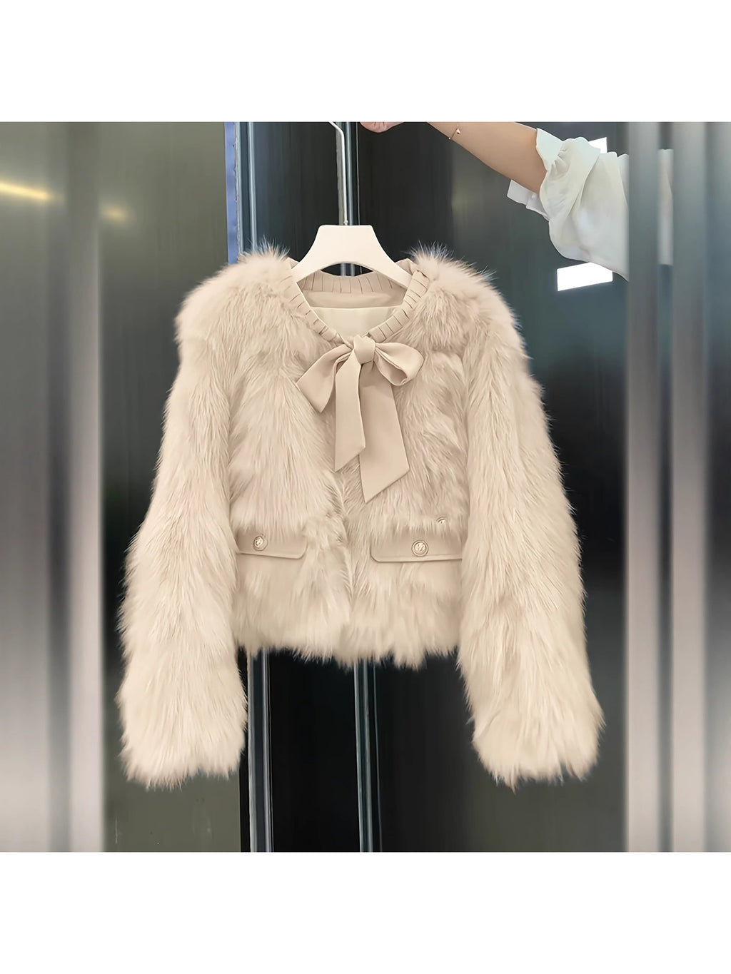 Women' Short Faux Fox Fur Shearling Jacket with Bowknot & Fringe - Winter Warm Coat Suitable for Women