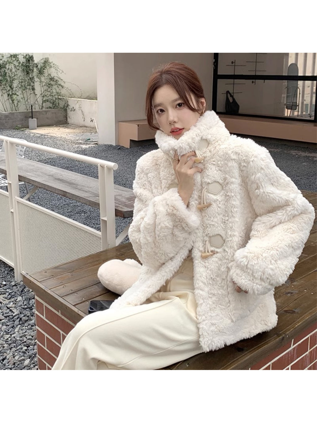 Women's Sheepskin Lamb Coat - Thickened Winter Jacket with High Neck & Horn Buttons, Short Warm Coat for Fall\Winter